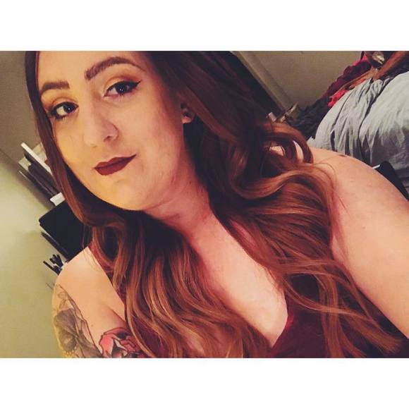 Profile Picture of Amanda Davidson (@a_davidson) on Poshmark