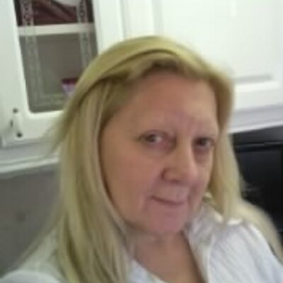 Profile Picture of Amanda Henshaw (@amandablue64) on Twitter