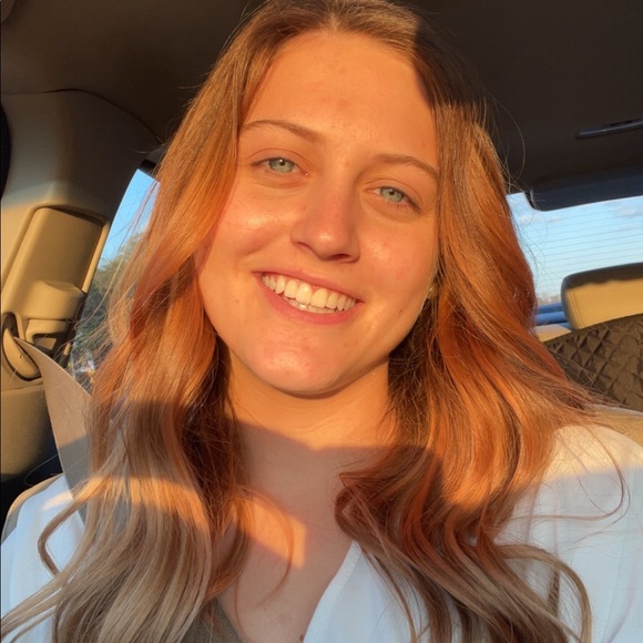 Profile Picture of Jenna Moeder (@jennamoeder) on Poshmark