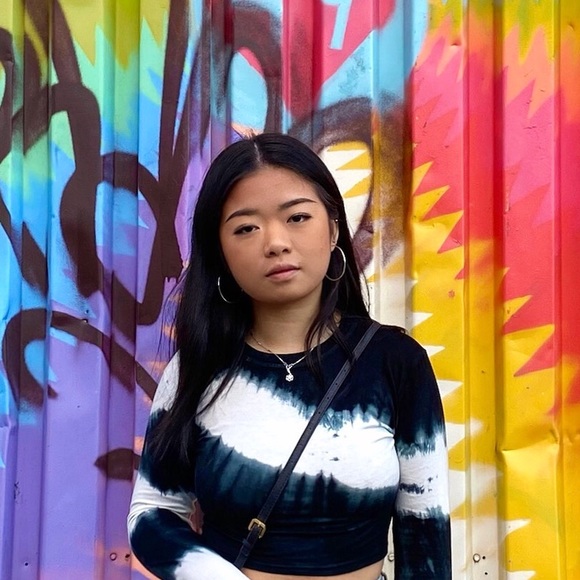 Profile Picture of Winnie Zheng (@winniezheng416) on Poshmark