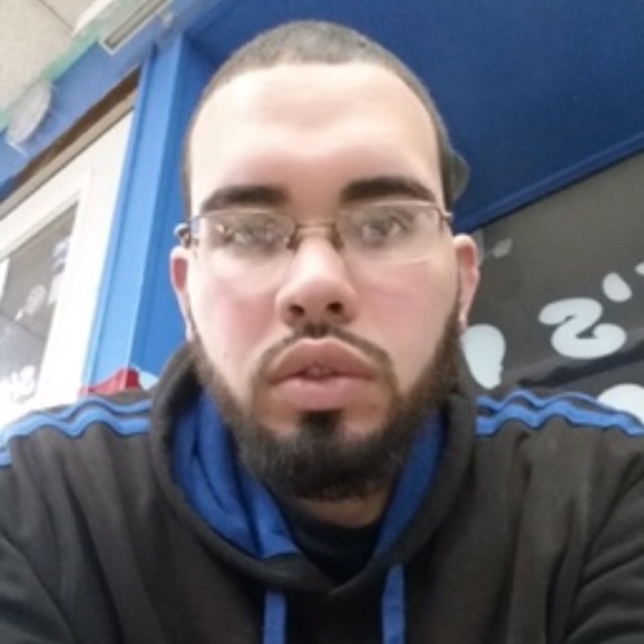 Profile Picture of Greg Leon (@greg23rhs) on Poshmark