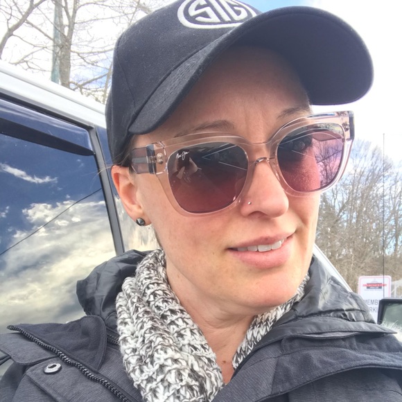 Profile Picture of Andrea Putnam (@aputnam1979) on Poshmark