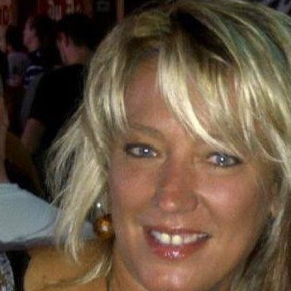 Profile Picture of Deborah Haley (@cosmonole) on Poshmark