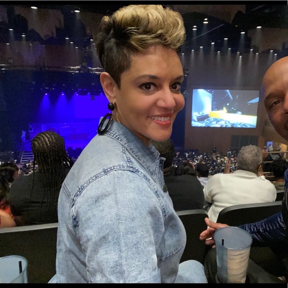 Jewel Bronaugh - Poshmark Profile Picture of Jewel Bronaugh (@jewelbronaugh) on Poshmark