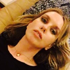 Profile Picture of Elizabeth Curran (@initialsEC) on Twitter