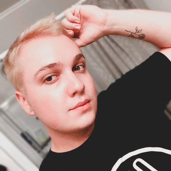 Profile Picture of Will Palmer (@pillwalmer) on Poshmark