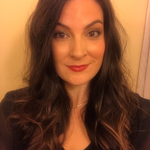 Profile Picture of Heather Hatton (@htravieso0414) on Poshmark