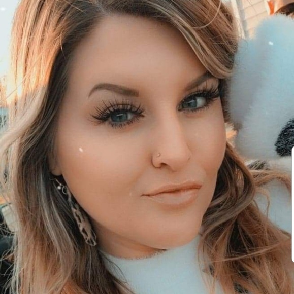 Profile Picture of Kimberly Riggs (@kimmy7200) on Poshmark