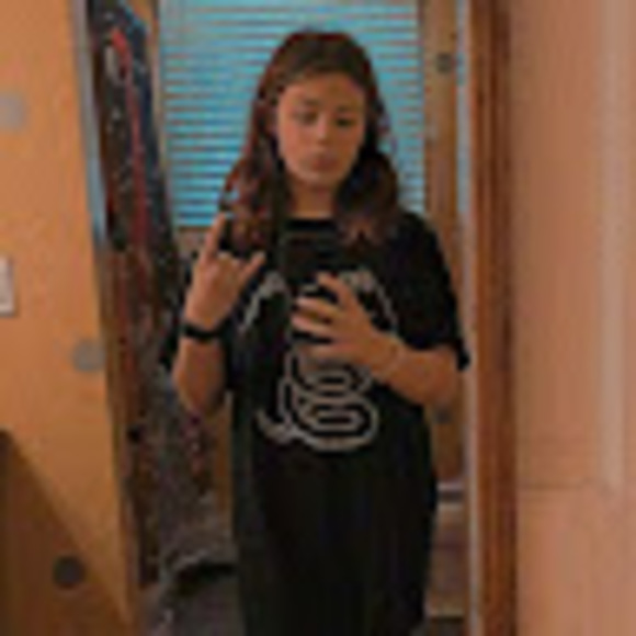 Profile Picture of Hannah Siracusa (@hermionerose333) on Poshmark