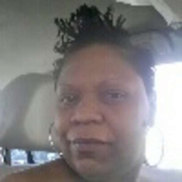 Profile Picture of Rosalind Griffin (@ruste) on Poshmark