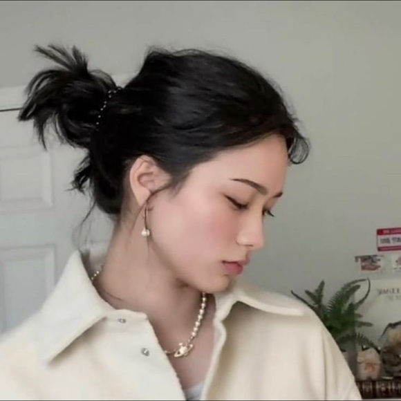 Profile Picture of Lena Nguyen (@cupidsdaes) on Poshmark