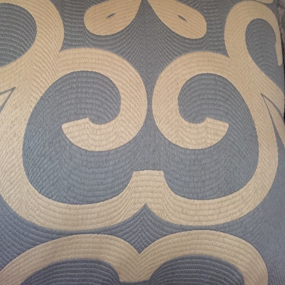 Laura Mcd - Poshmark Profile Picture of Laura Mcd (@oudarange) on Poshmark