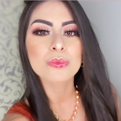 Profile Picture of Pri Evelyn Paiva (@prievelynpaiva) on Twitter