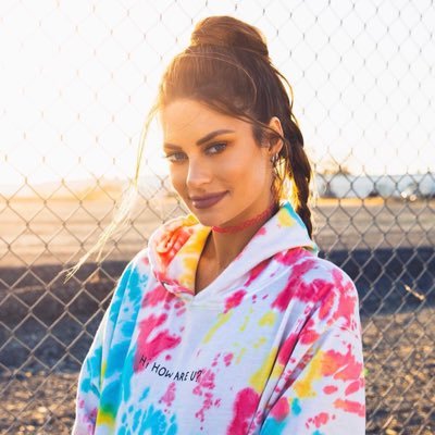 Profile Picture of Hannah Stocking  ✨ (@HannaStocking) on Twitter