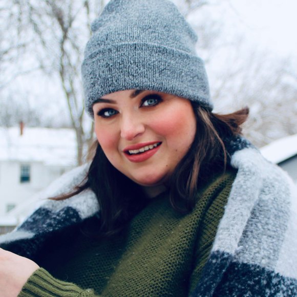 Profile Picture of Lindsay Hickock (@lindsayhickock) on Poshmark