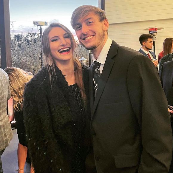 Profile Picture of Allison Wilkinson (@allisunrise15) on Poshmark