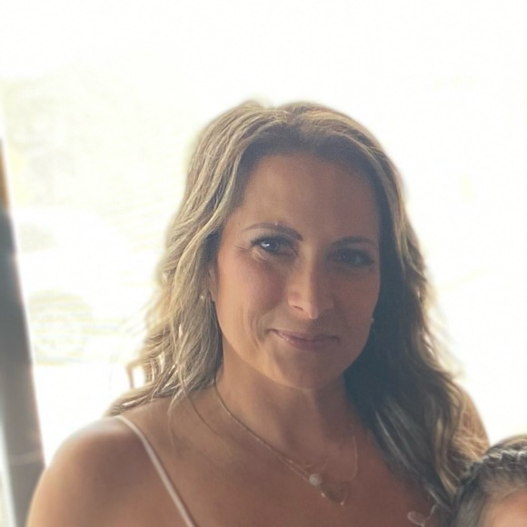 Profile Picture of Christina Monahan (@christinam115) on Poshmark