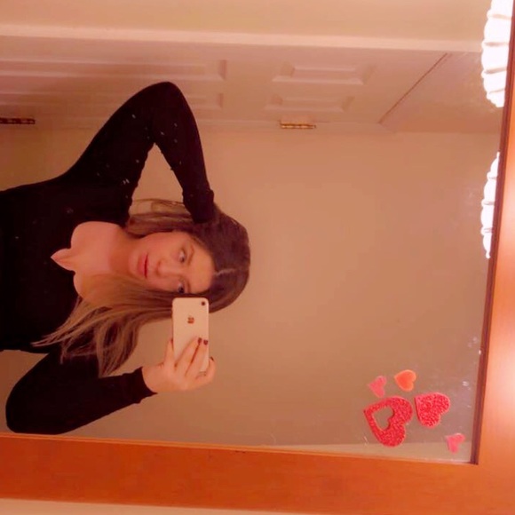 Profile Picture of Brooke Olsson (@brooke_olsson) on Poshmark