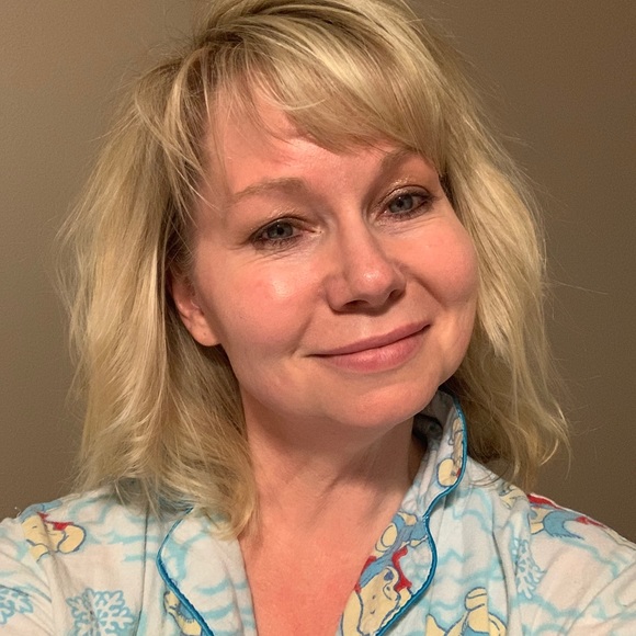 Profile Picture of Lorraine Shewchuk (@lshewchuk) on Poshmark