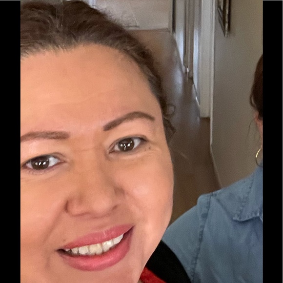 Profile Picture of Mirna Tobar (@mirna_tobar) on Poshmark