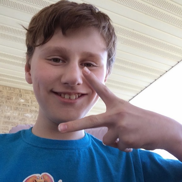 Profile Picture of Andrew Hart (@andrew_hart) on Poshmark