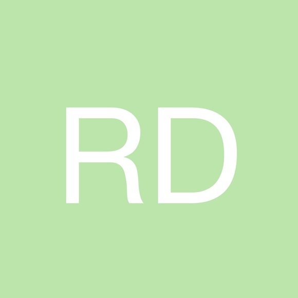 Profile Picture of Rachael Daury (@rachaeldaury) on Poshmark