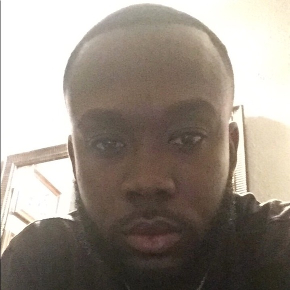 Profile Picture of Kris Irving (@krisj374) on Poshmark