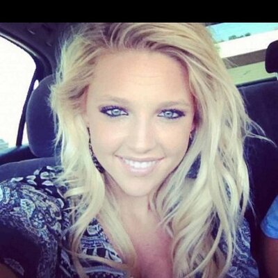 Profile Picture of Amanda Shackelford (@amandalanel) on Twitter