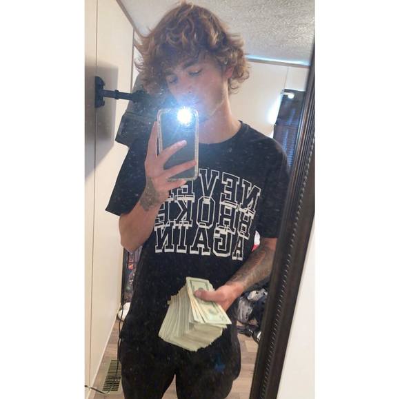 Profile Picture of Sam Blackburn (@samblackburn22) on Poshmark