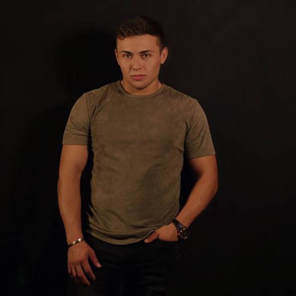 Profile Picture of Edward Pecina (@edwardpecina05) on Poshmark