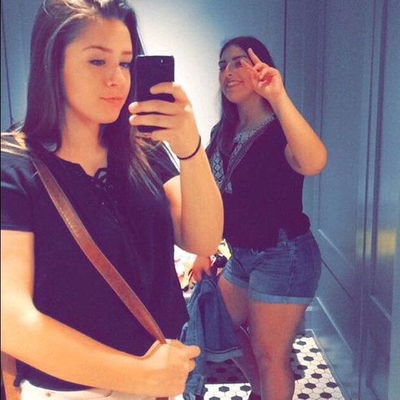 Profile Picture of Shareen Marshall (@shareenmarshall) on Poshmark