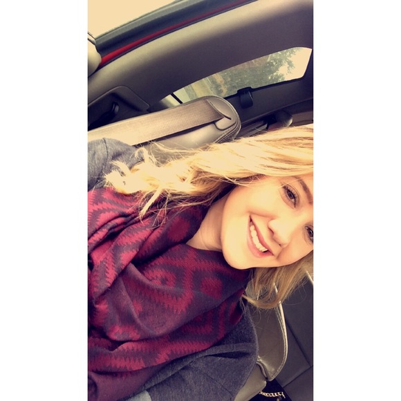 Profile Picture of Shelby Hickernell (@shelbyhicker) on Poshmark