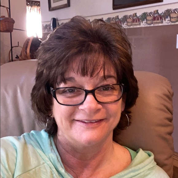 Profile Picture of Dawn Wallace (@drwallace25) on Poshmark