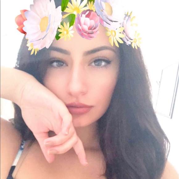 Profile Picture of Amorette Lancellotti (@glamorette) on Poshmark