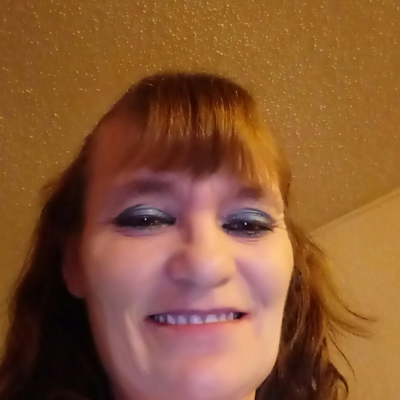 Profile Picture of Lonna Mcconnell (@lilripgirl) on Poshmark