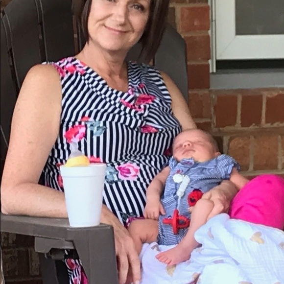 Profile Picture of Winnie Lowe (@winniel67) on Poshmark