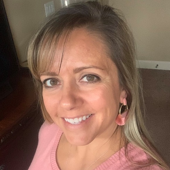 Profile Picture of Susan Byler (@trensusan) on Poshmark