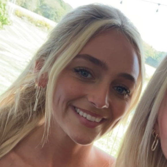 Profile Picture of Alyssa Koppeis (@alyssakoppeis) on Poshmark