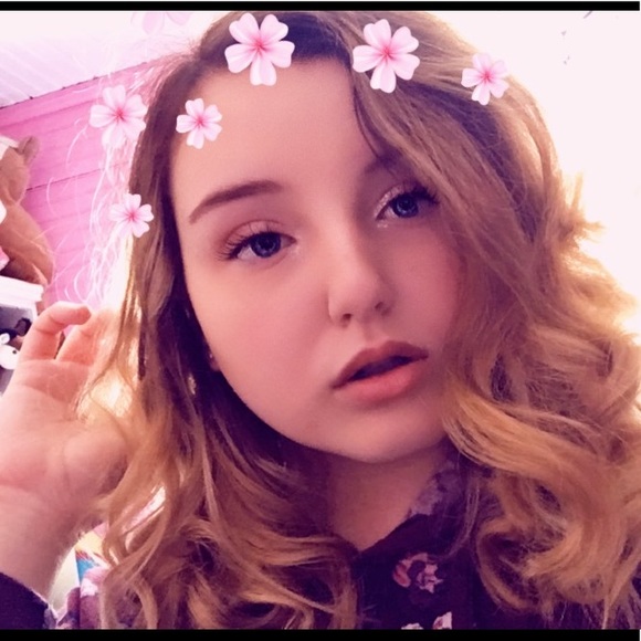 Profile Picture of Makena Edelen (@kena_edelen) on Poshmark