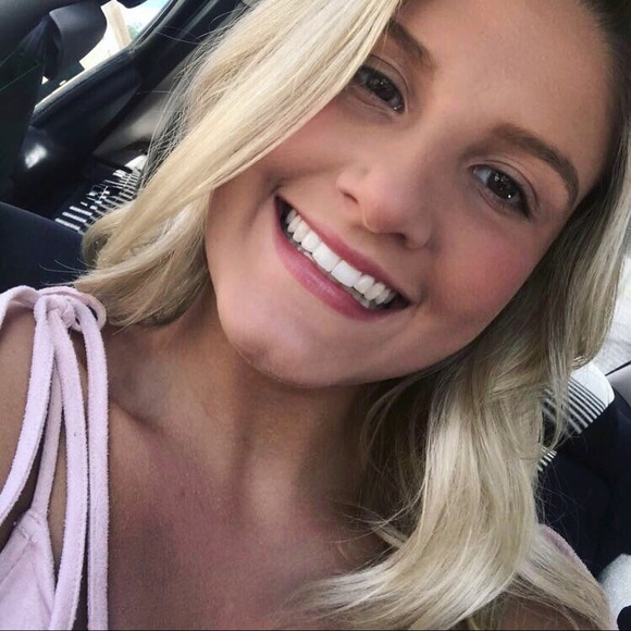 Profile Picture of Claudia Fink (@claudiafink1) on Poshmark