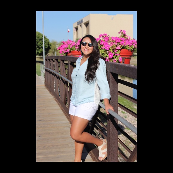 Profile Picture of Taylor Vuelvas (@tayvuelvas18) on Poshmark