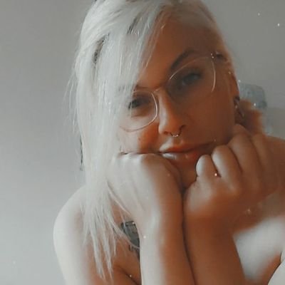 Profile Picture of Melanie Richards (@MelCompanion) on Twitter