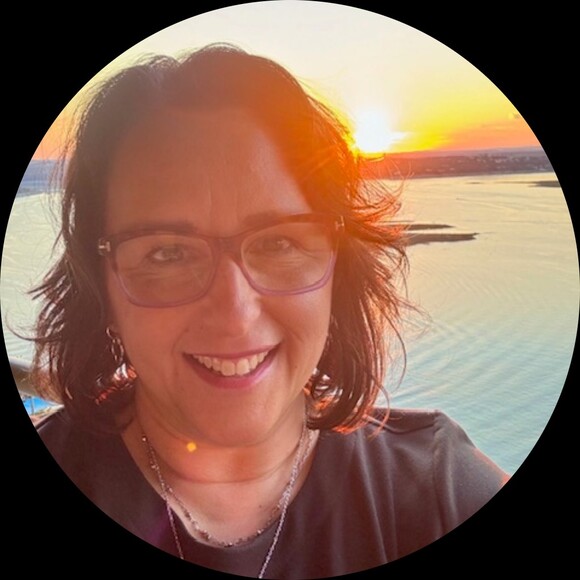 Profile Picture of Carisa Heiss (@carisatx) on Poshmark