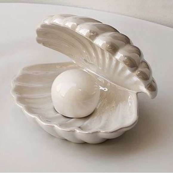 Profile Picture of Ariana Jimenez (@arianaj011) on Poshmark