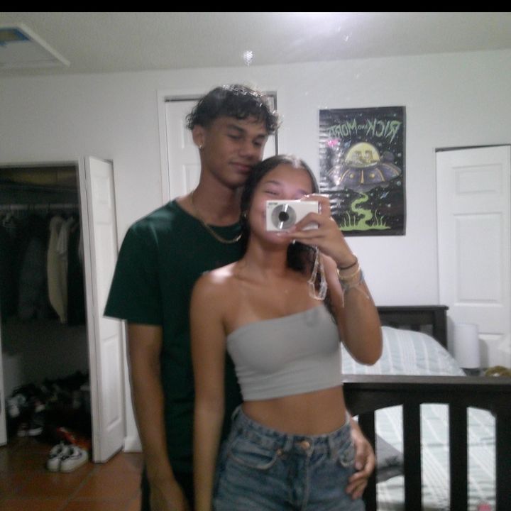 Profile Picture of leah (@l3ahschomb3rg) on Tiktok