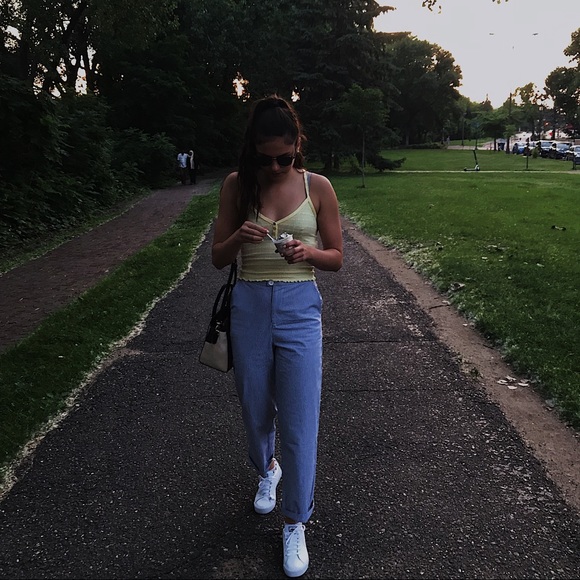 Profile Picture of Lindsay Puhalski (@lindsaypuhalski) on Poshmark