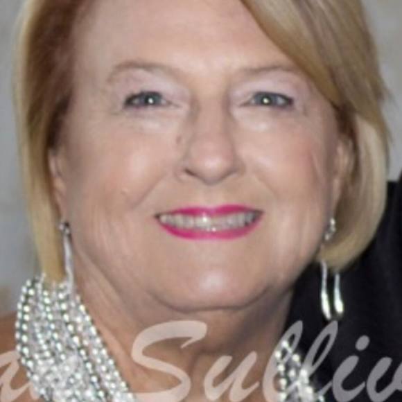 Profile Picture of Pat Cheek (@pcheek122) on Poshmark