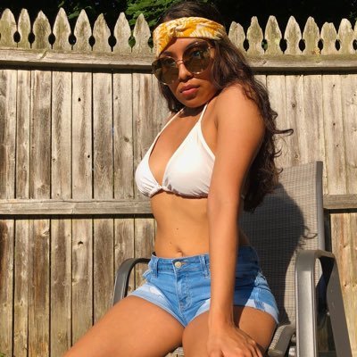 Profile Picture of Kim🍯 (@Kim__Dillon) on Twitter