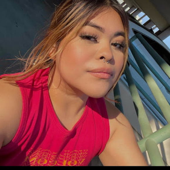 Profile Picture of Luz Martinez (@luz4martinez) on Poshmark