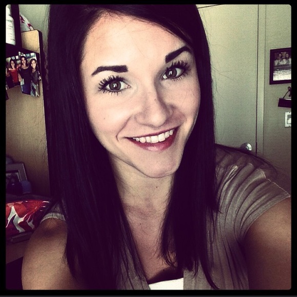 Profile Picture of Taylor Labosky (@taylorlabosky) on Poshmark